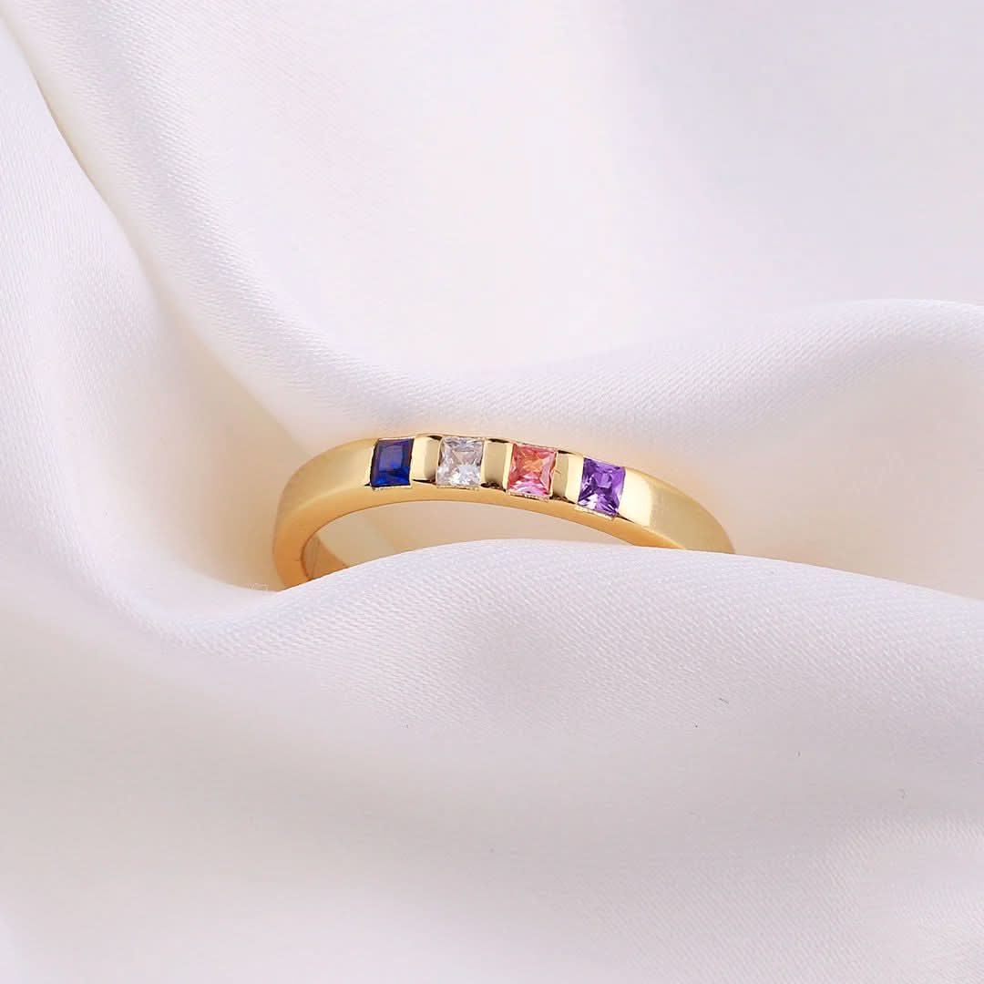 Bague avec pierre de naissance taille princesse