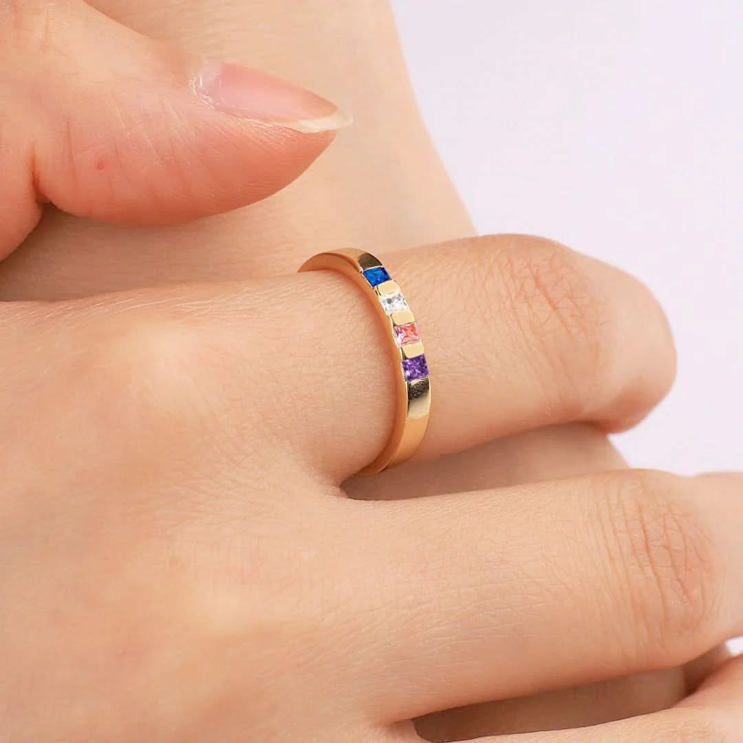 Bague avec pierre de naissance taille princesse