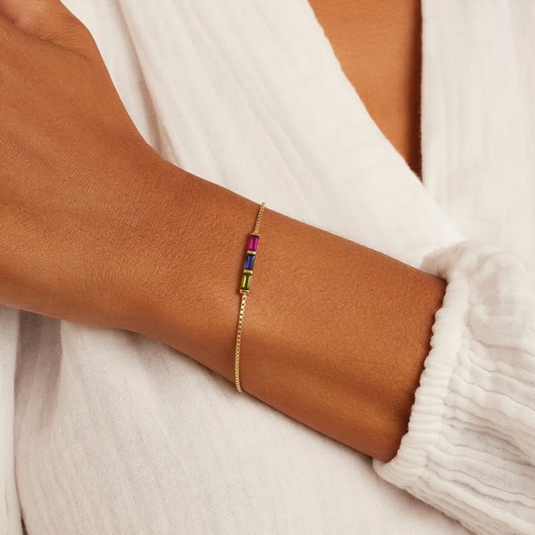 Bracelet délicat avec pierre de naissance baguette