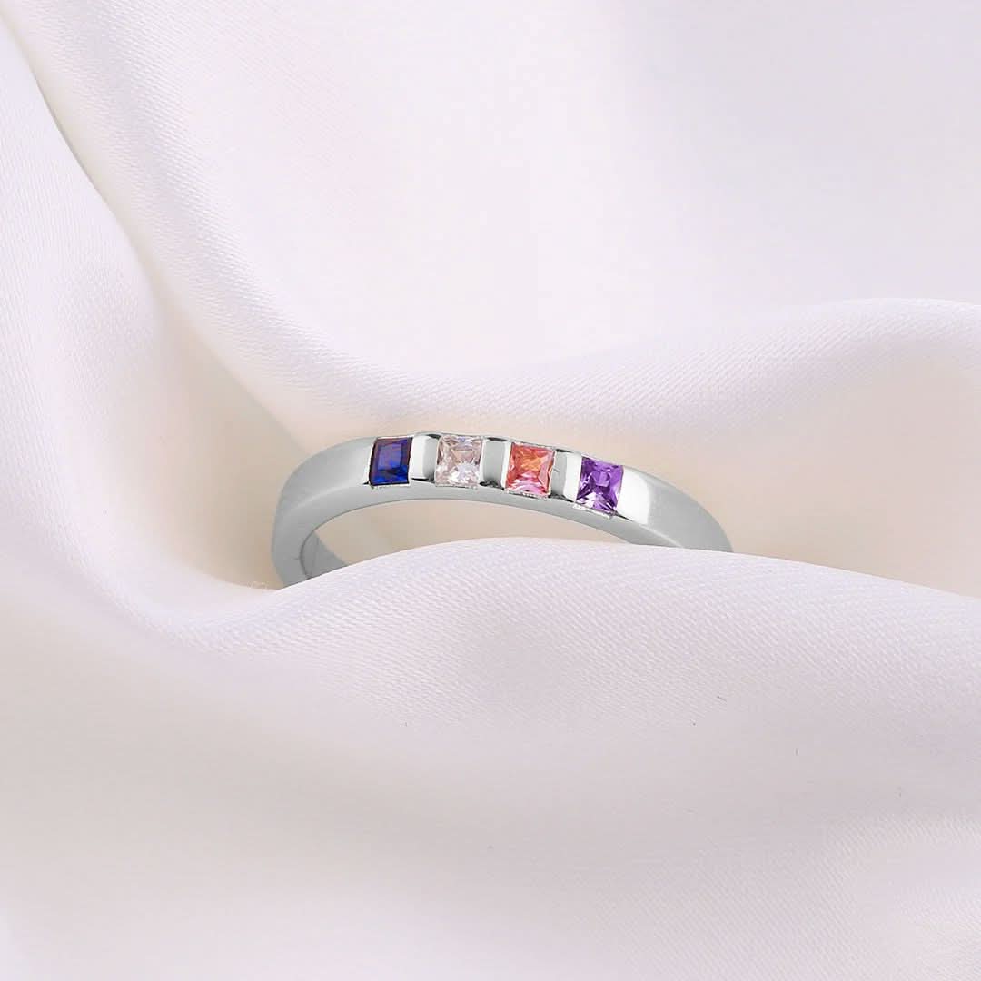 Bague avec pierre de naissance taille princesse
