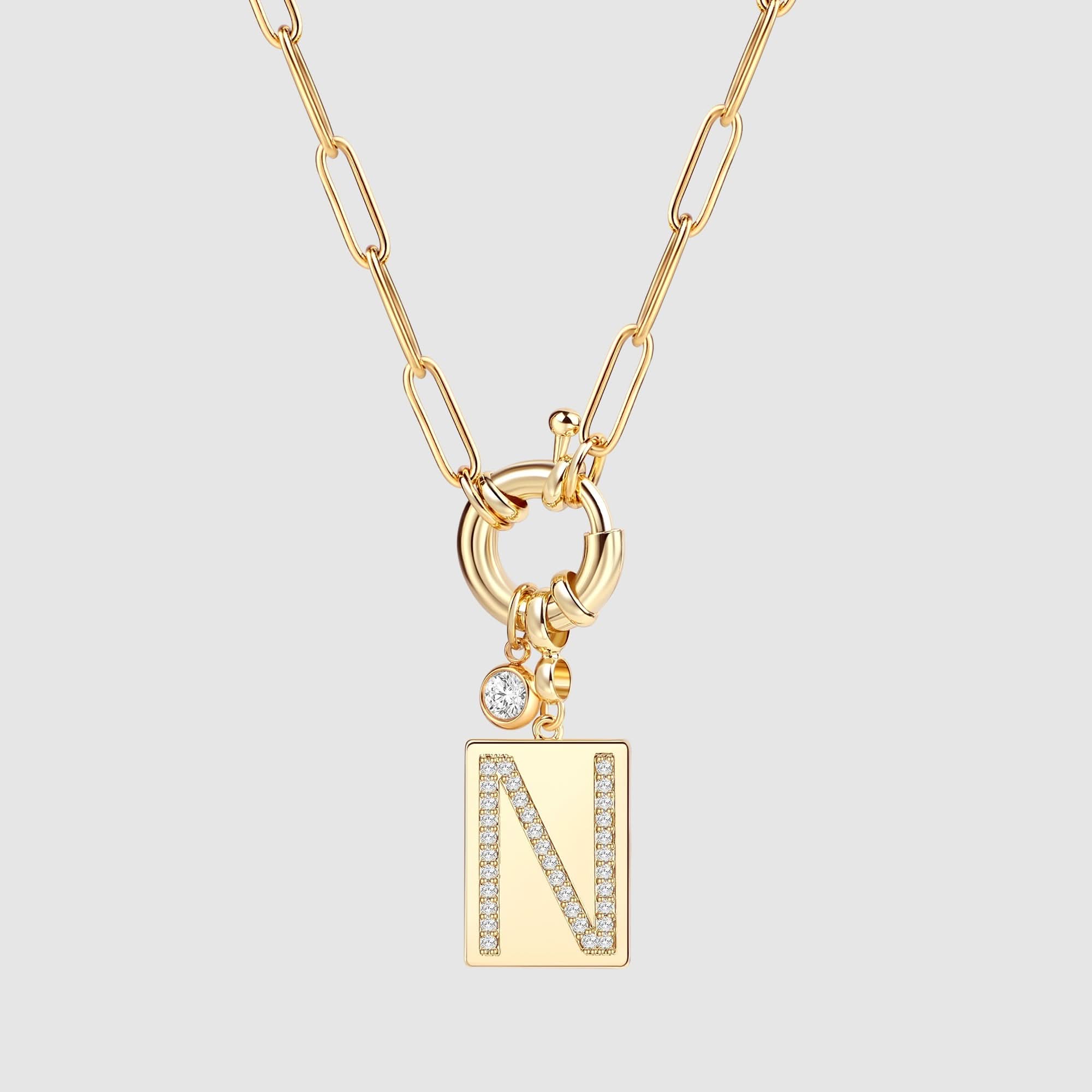 Collier pendentif avec initiale pavé et chaîne maille papier