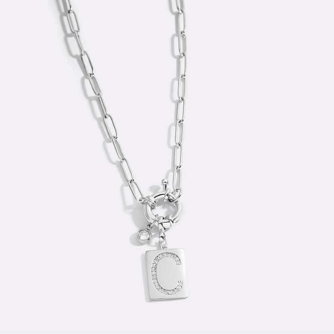 Collier pendentif avec initiale pavé et chaîne maille papier