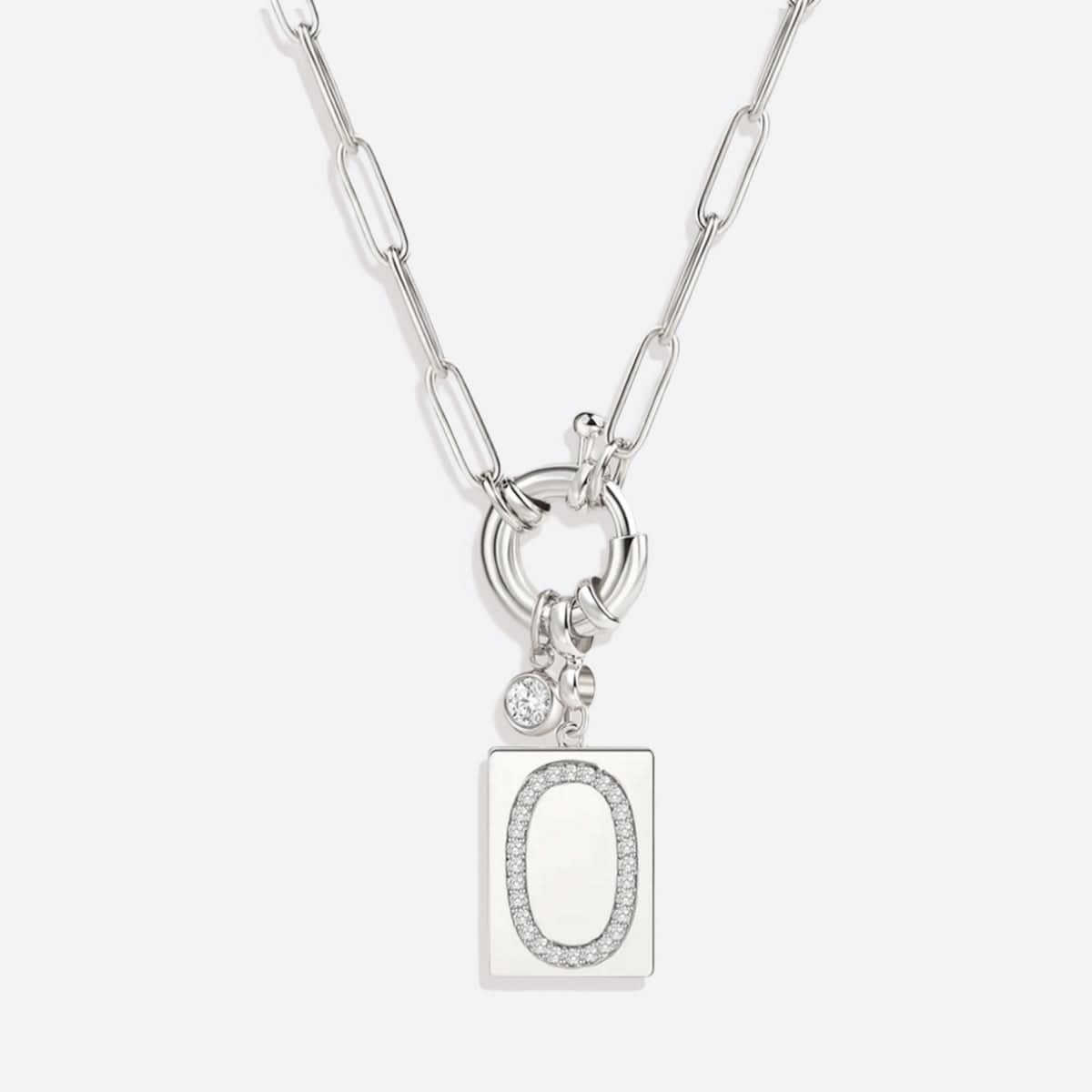 Collier pendentif avec initiale pavé et chaîne maille papier