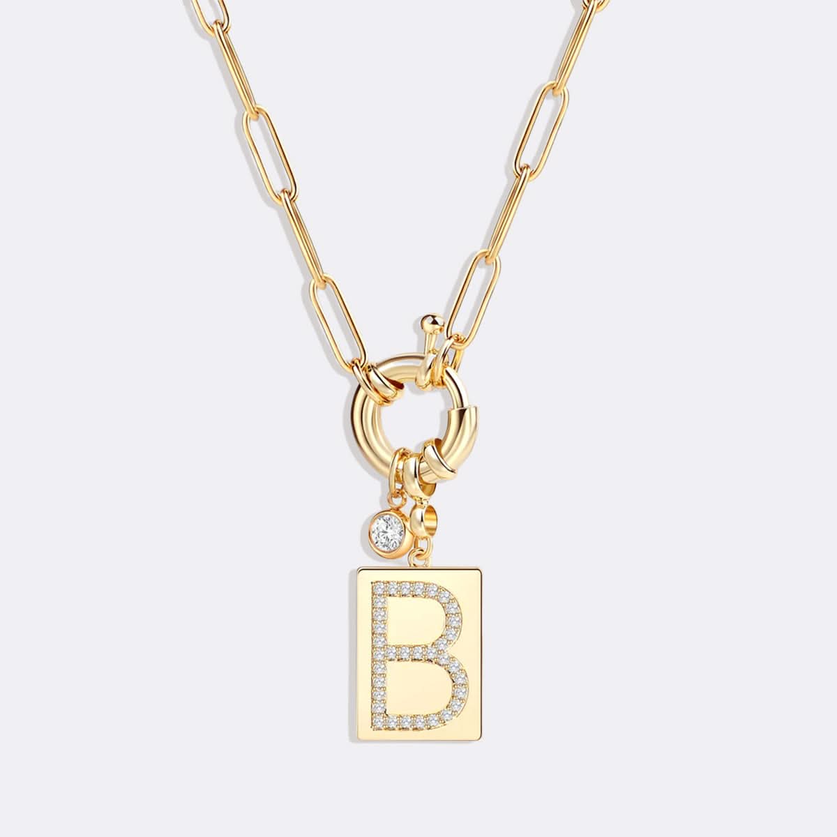 Collier pendentif avec initiale pavé et chaîne maille papier