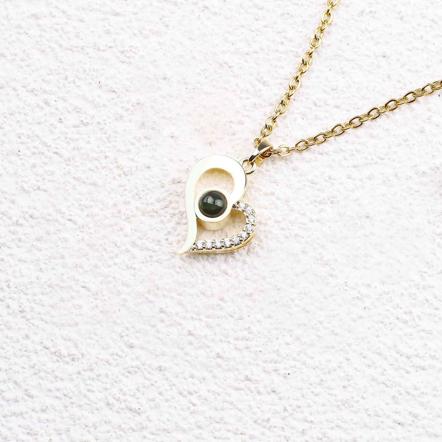 Collier photo demi-pavé en forme de cœur