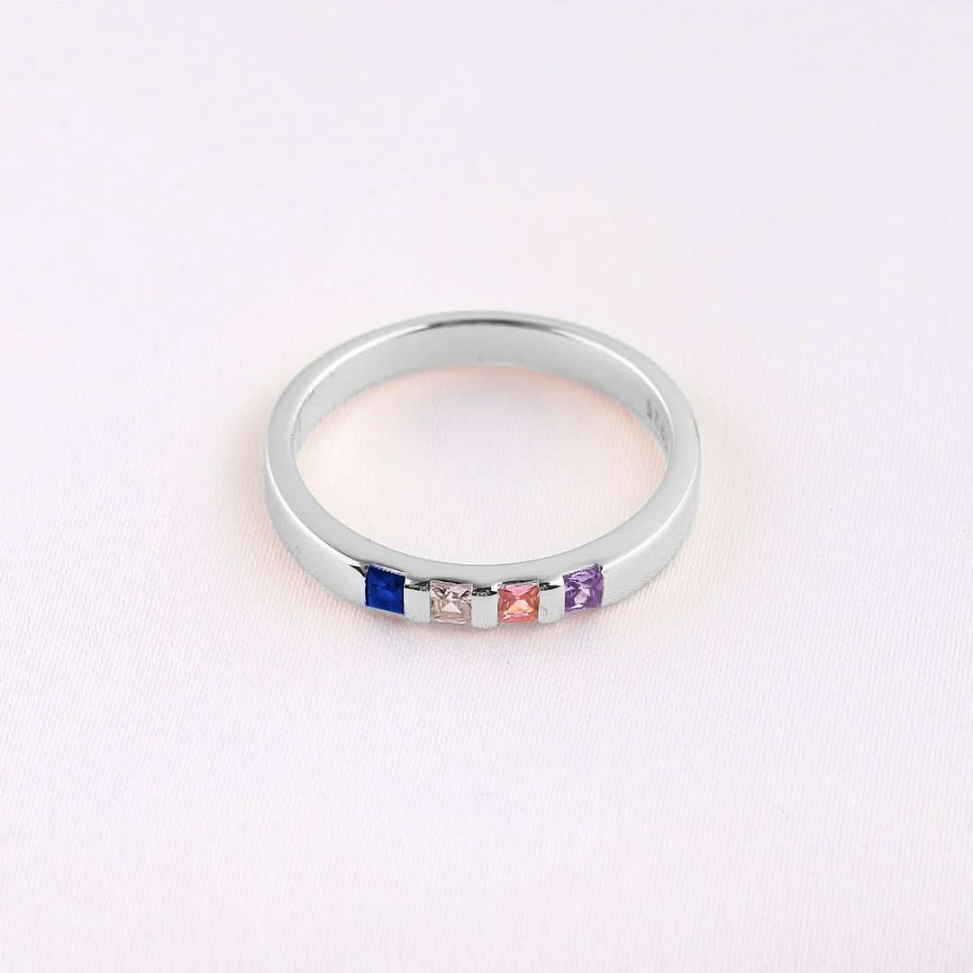 Bague avec pierre de naissance taille princesse