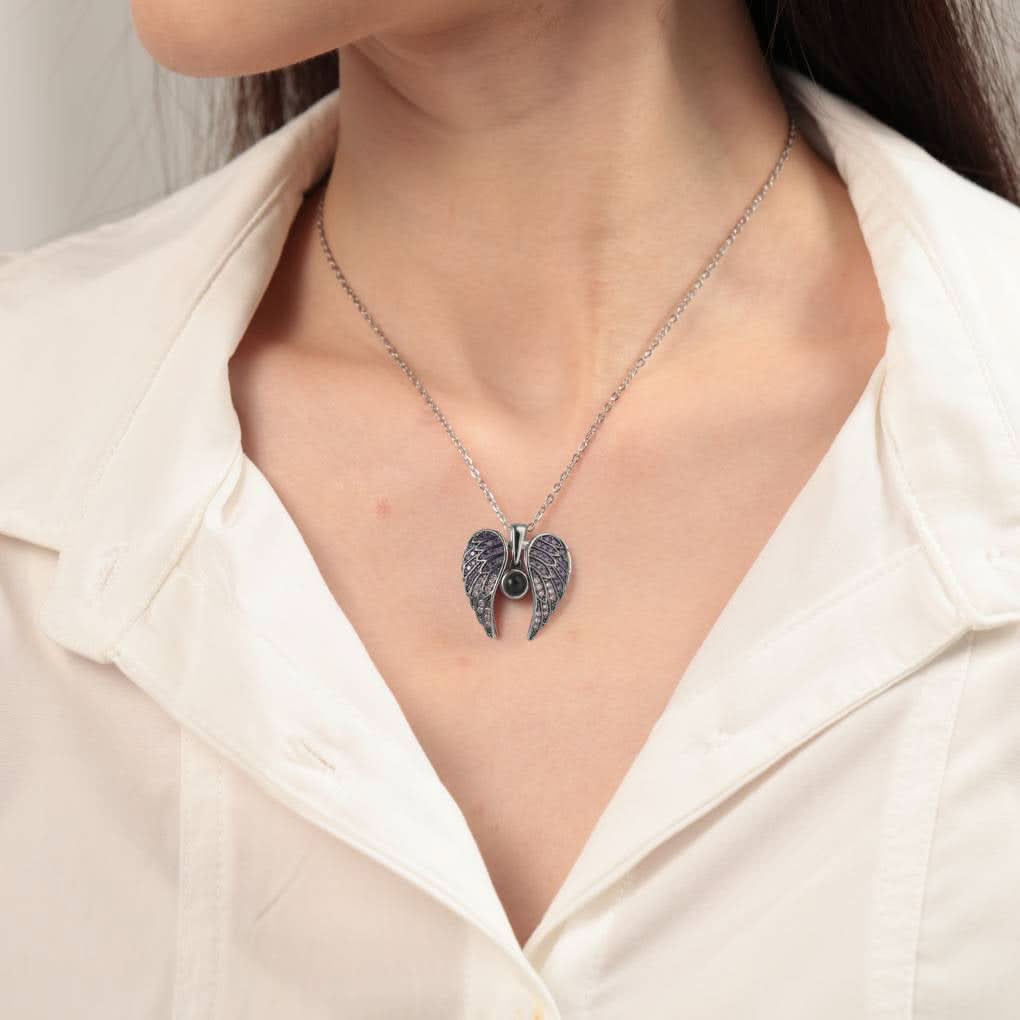 Collier photo commémoratif avec ailes d'ange étincelantes