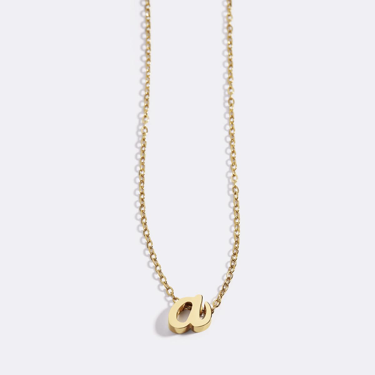 Collier avec initiale minuscule