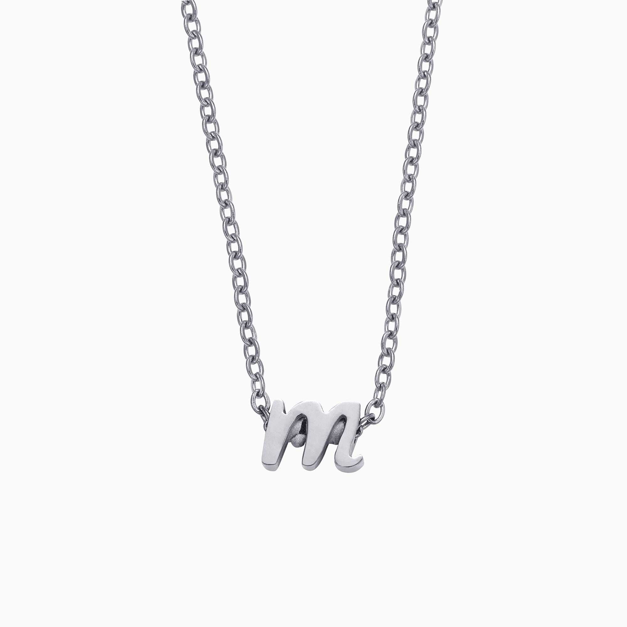 Collier avec initiale minuscule