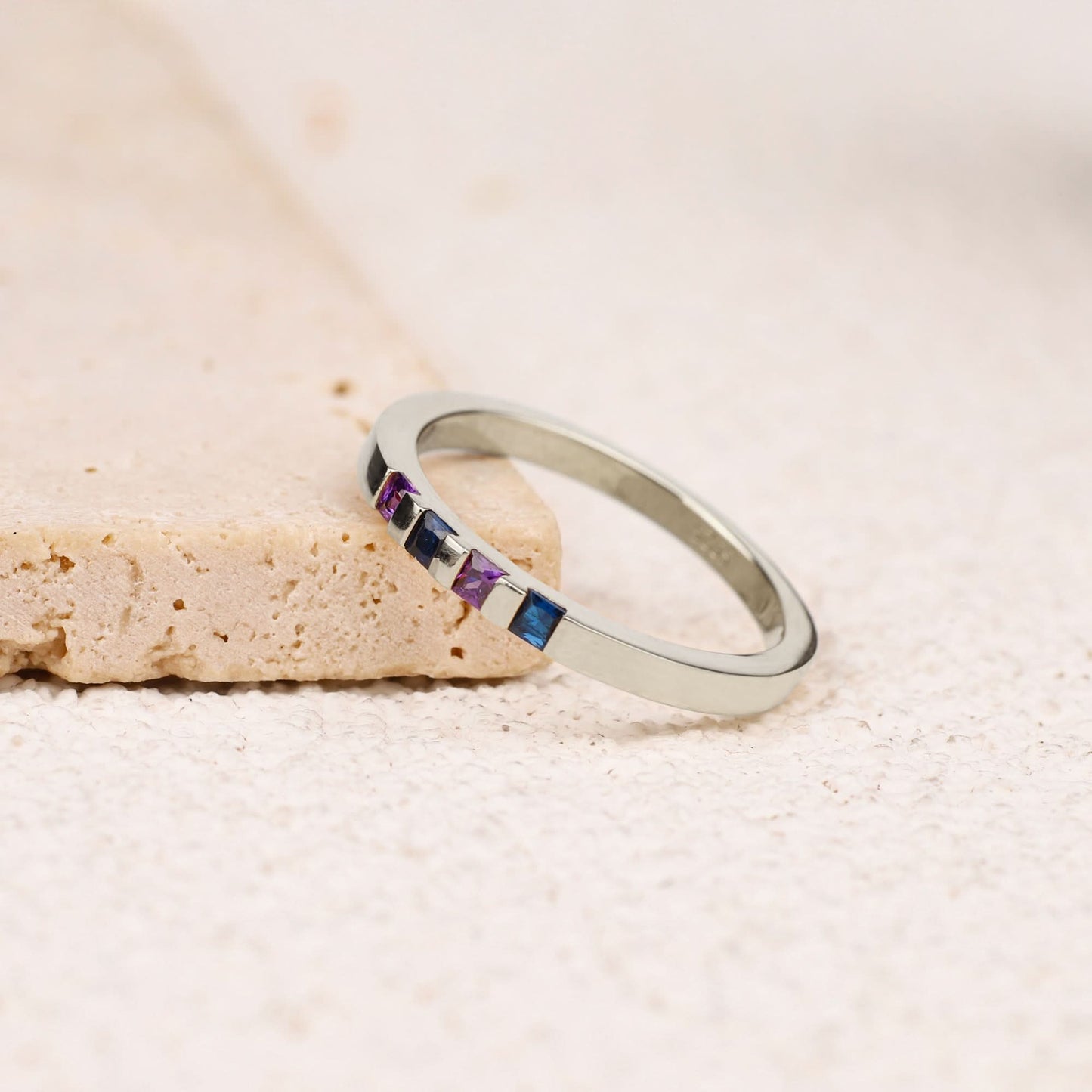 Bague avec pierre de naissance taille princesse