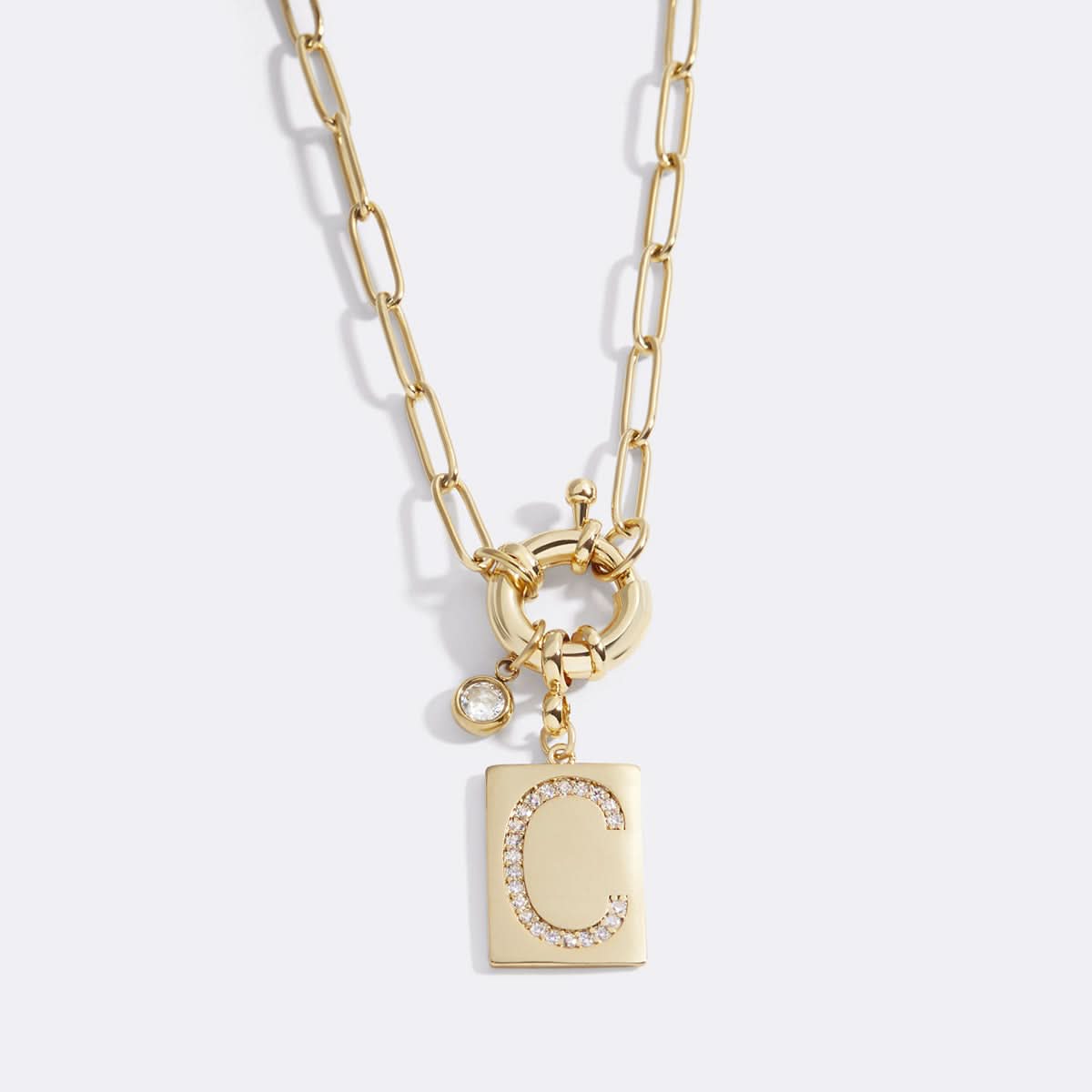 Collier pendentif avec initiale pavé et chaîne maille papier