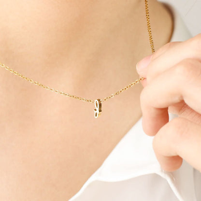 Collier avec initiale minuscule