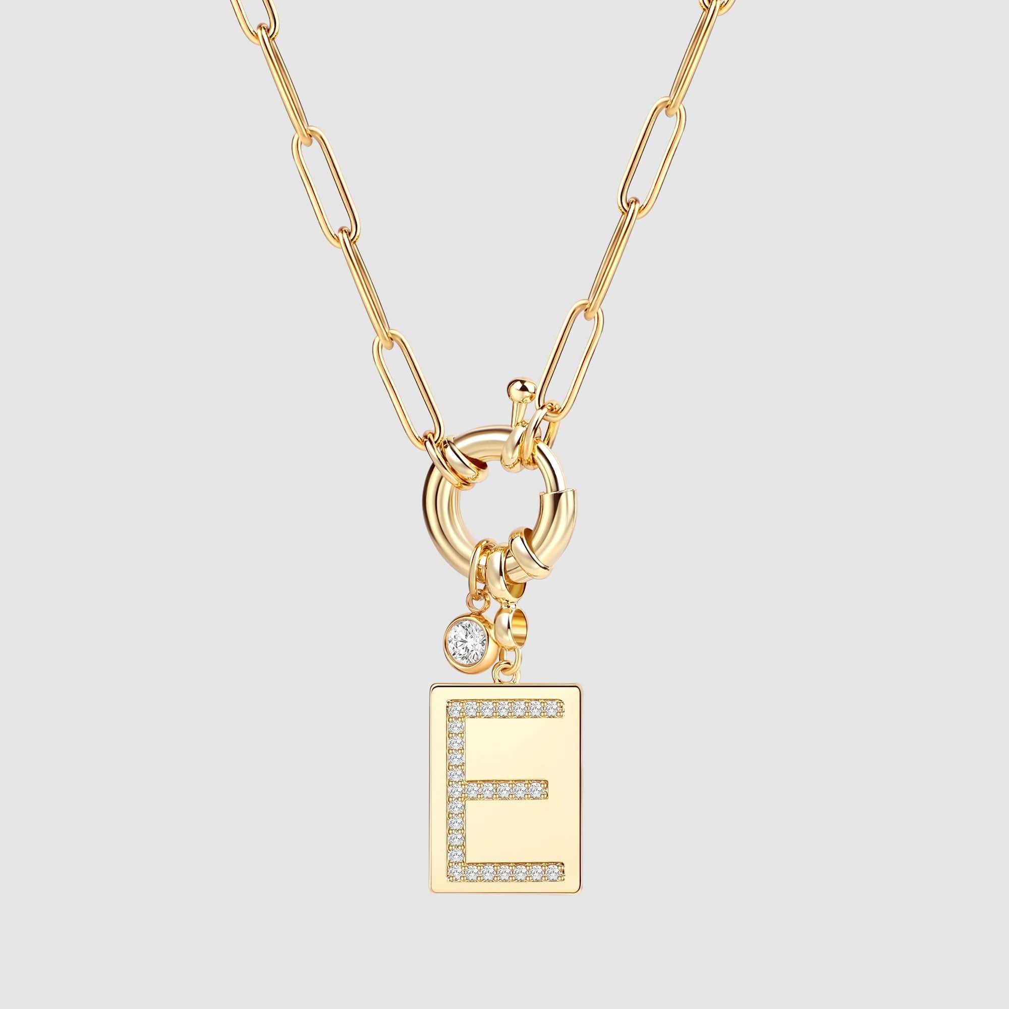 Collier pendentif avec initiale pavé et chaîne maille papier