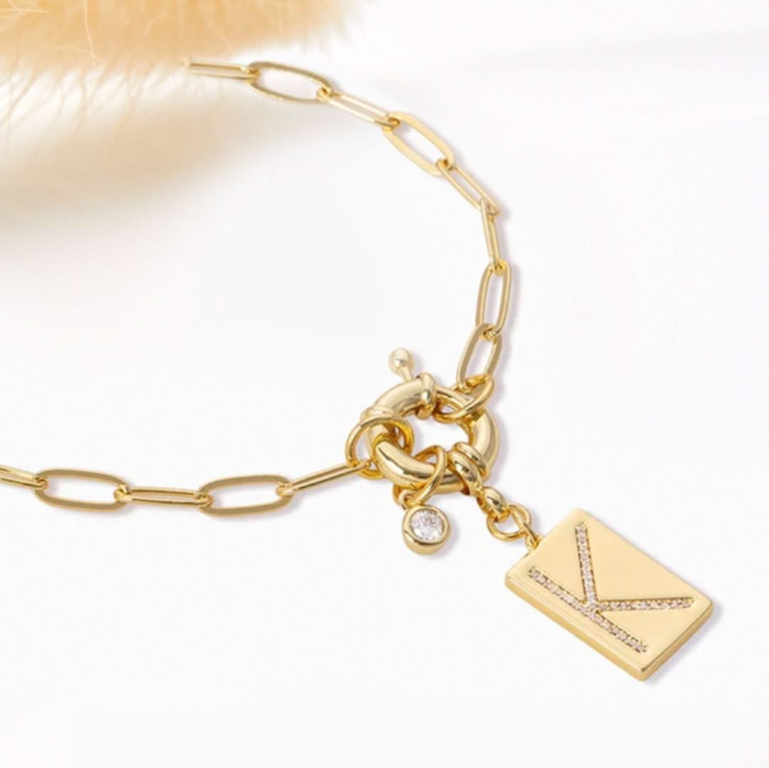 Collier pendentif avec initiale pavé et chaîne maille papier