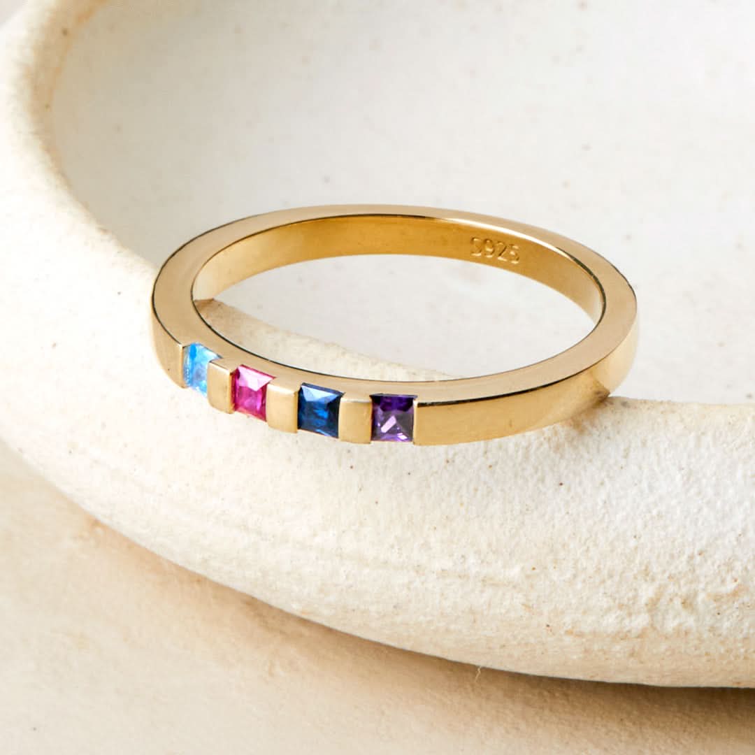 Bague avec pierre de naissance taille princesse