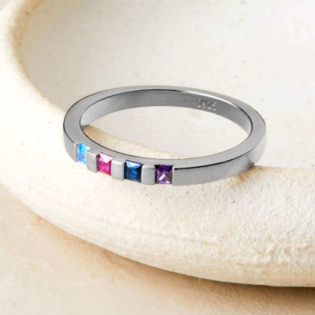 Bague avec pierre de naissance taille princesse