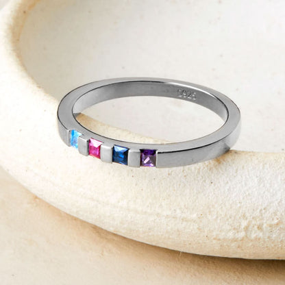 Bague avec pierre de naissance taille princesse