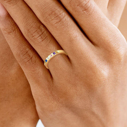 Bague avec pierre de naissance taille princesse