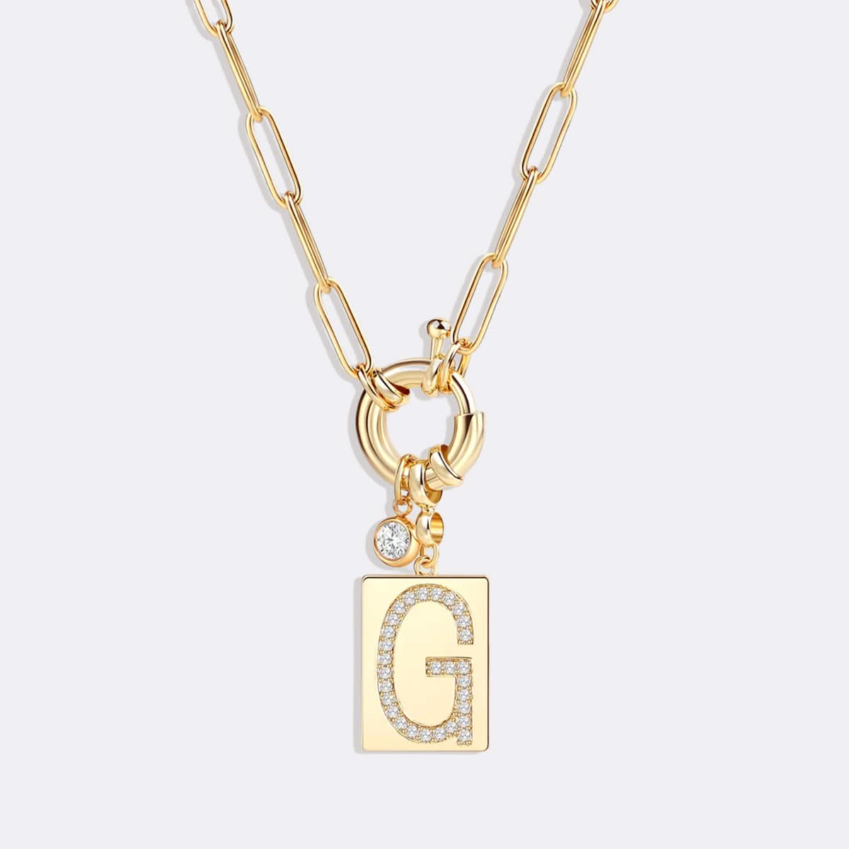 Collier pendentif avec initiale pavé et chaîne maille papier