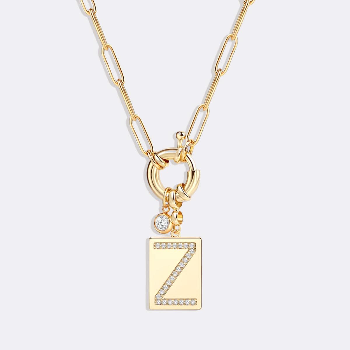 Collier pendentif avec initiale pavé et chaîne maille papier