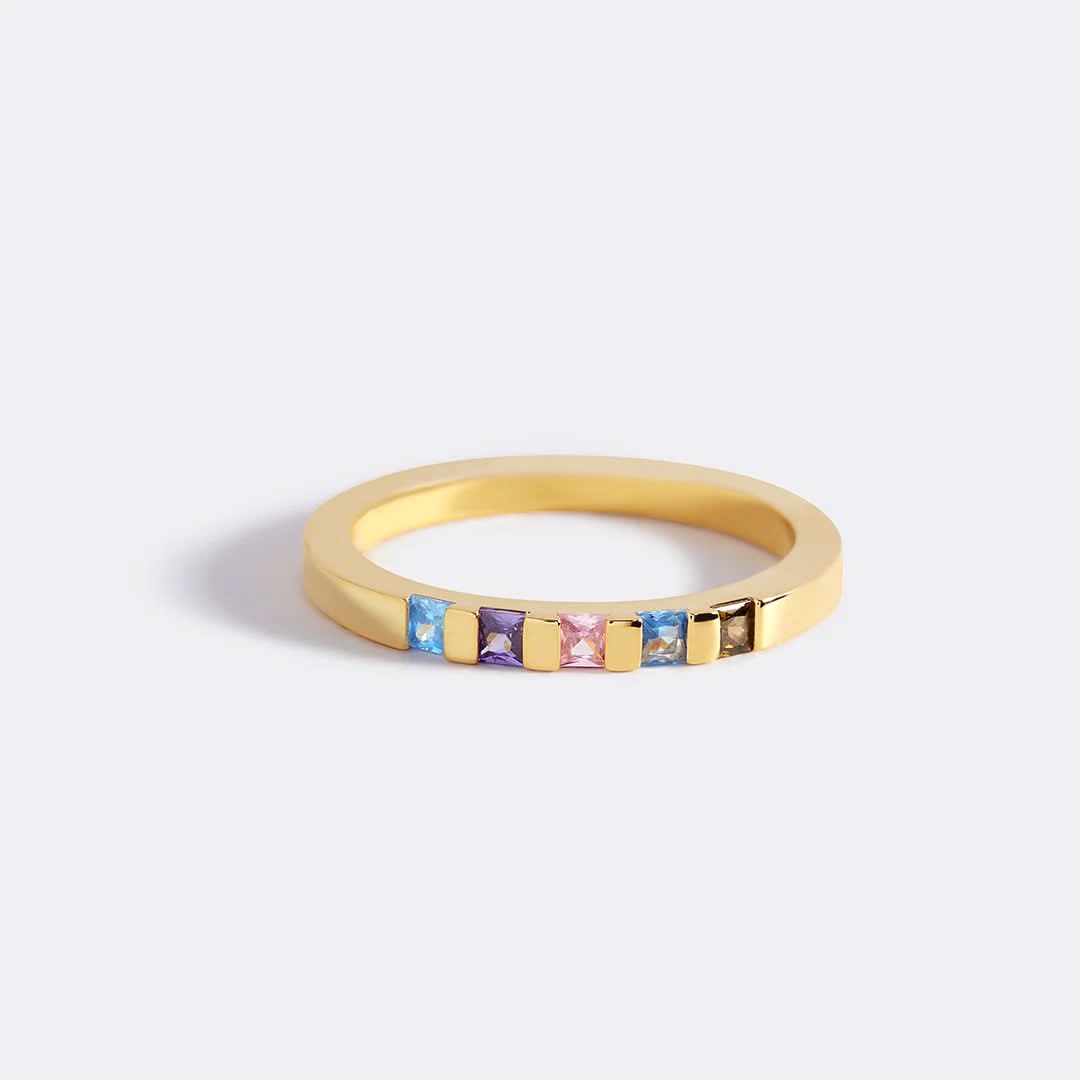 Bague avec pierre de naissance taille princesse