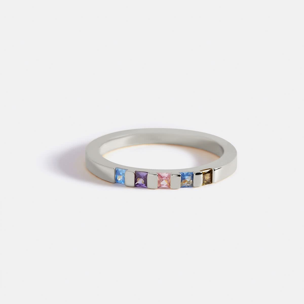 Bague avec pierre de naissance taille princesse