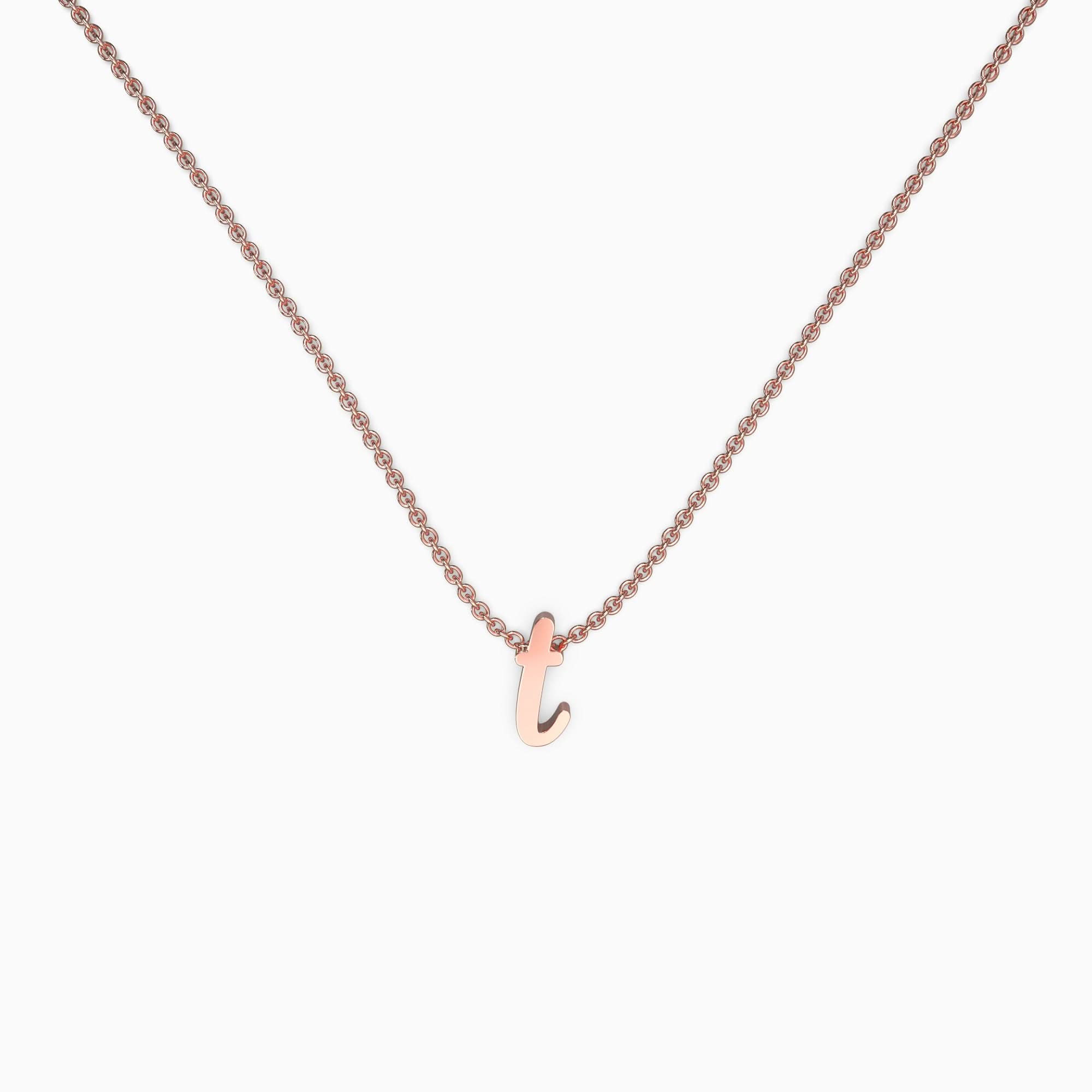 Collier avec initiale minuscule