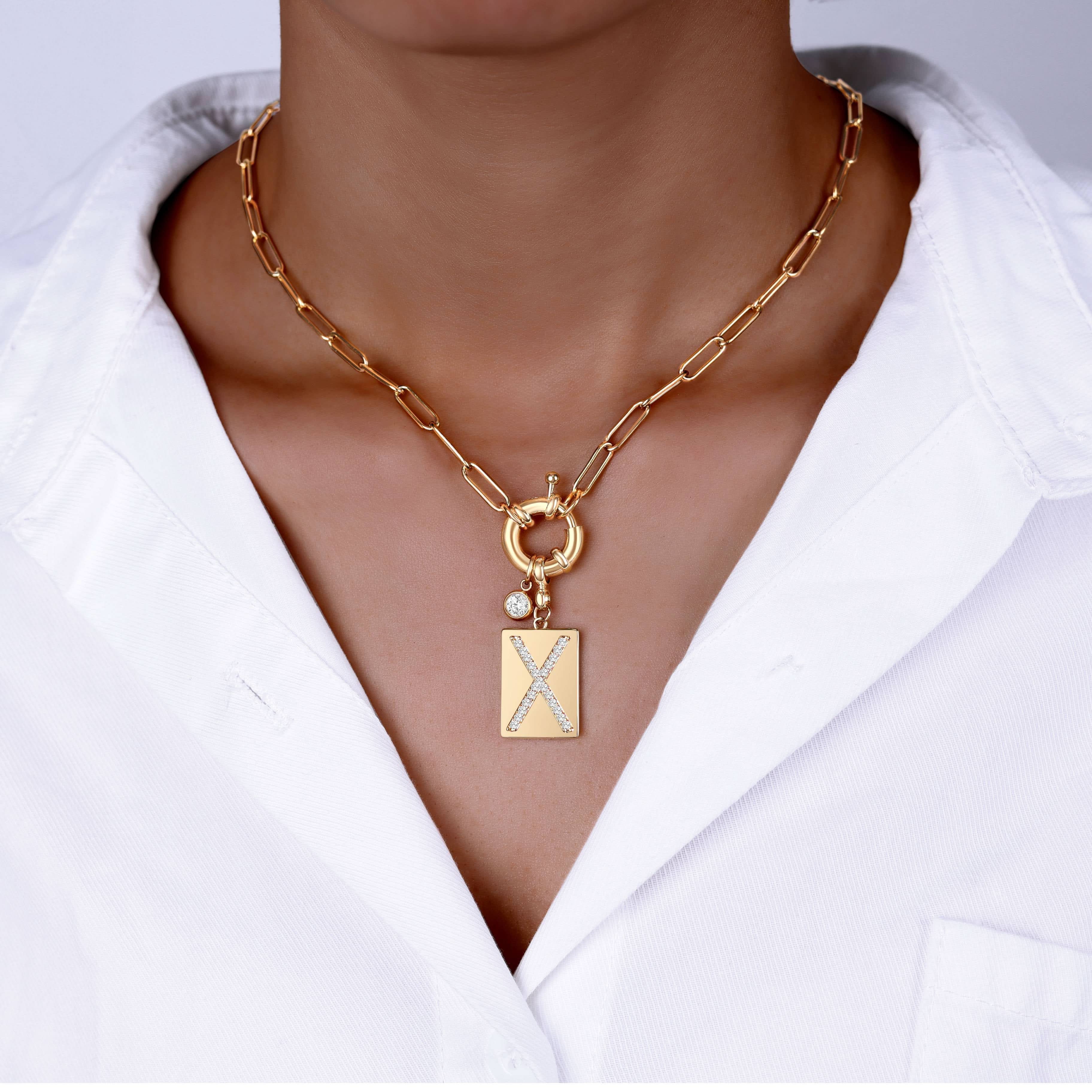 Collier pendentif avec initiale pavé et chaîne maille papier