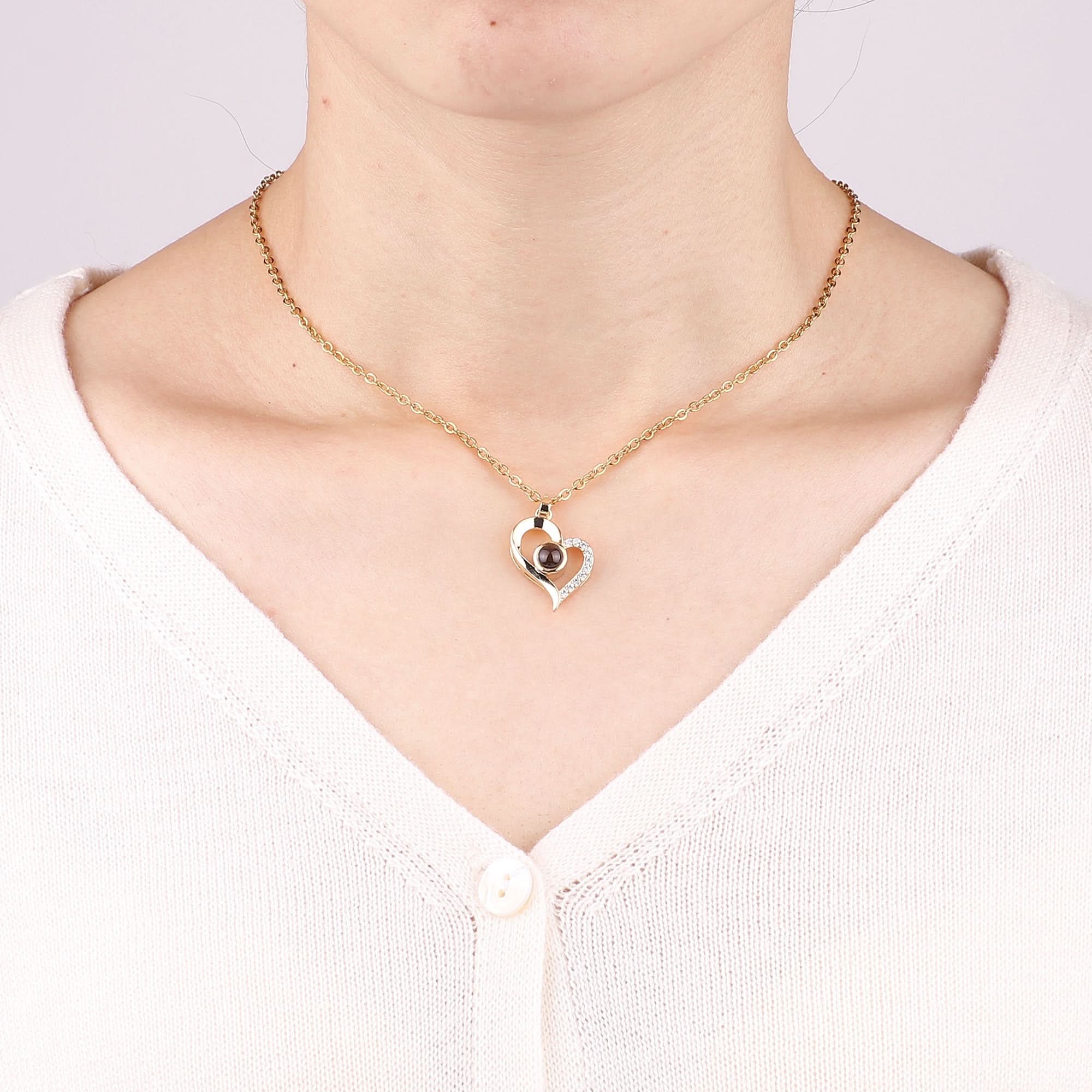 Collier photo demi-pavé en forme de cœur