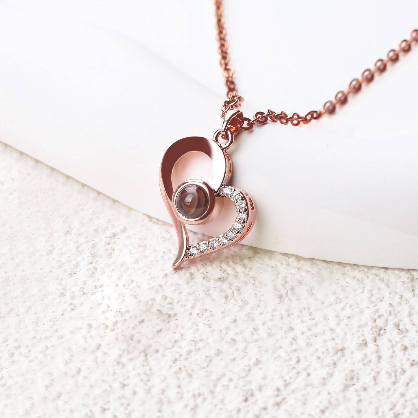 Collier photo demi-pavé en forme de cœur