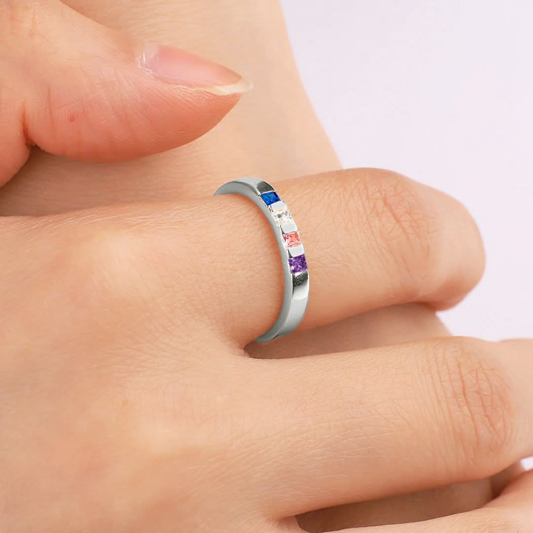 Bague avec pierre de naissance taille princesse