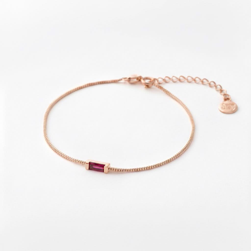 Bracelet délicat avec pierre de naissance baguette