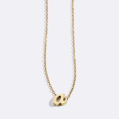Collier avec initiale minuscule