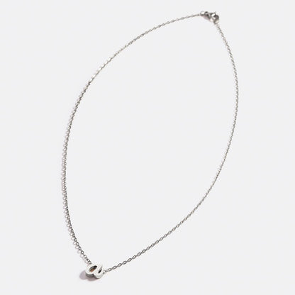 Collier avec initiale minuscule