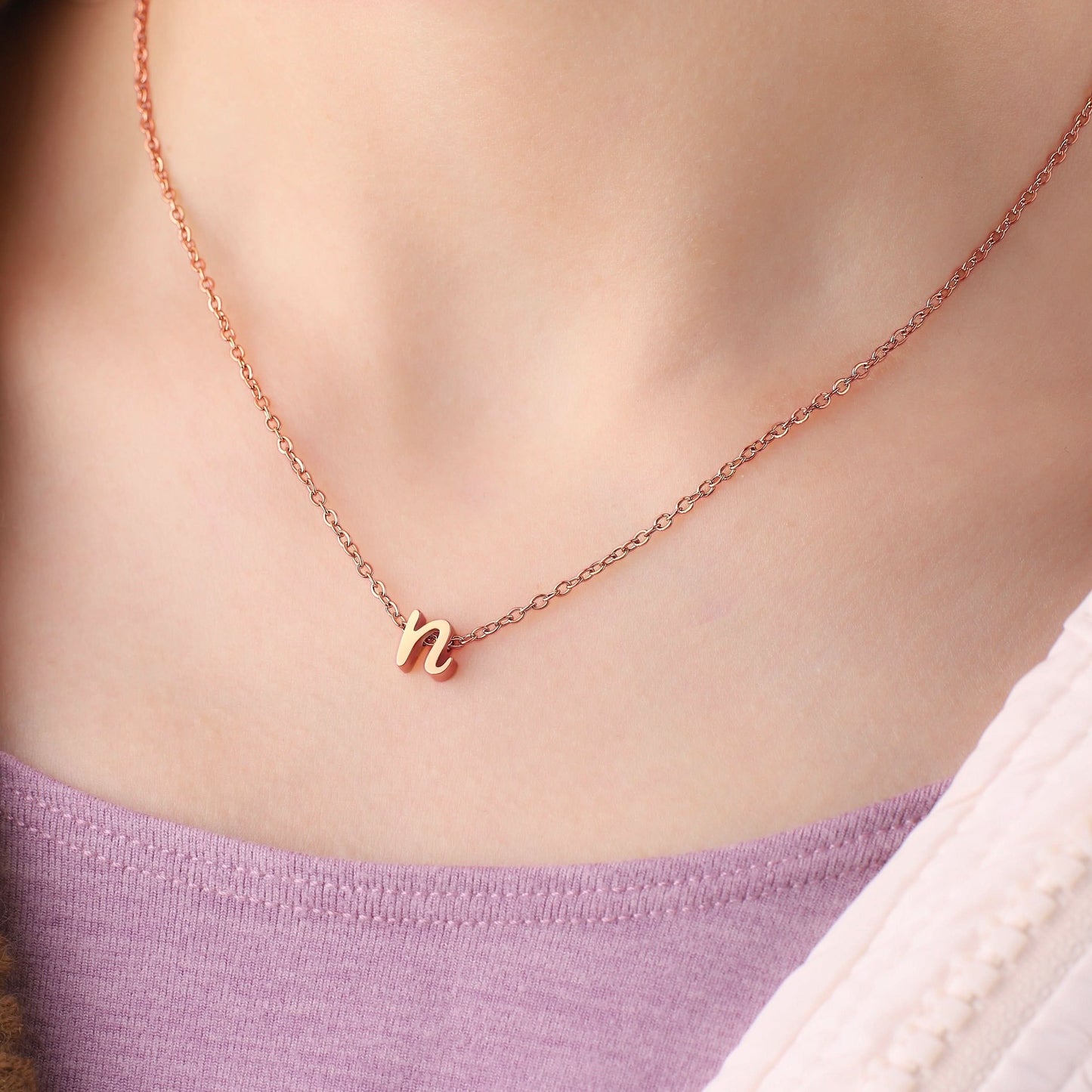 Collier avec initiale minuscule