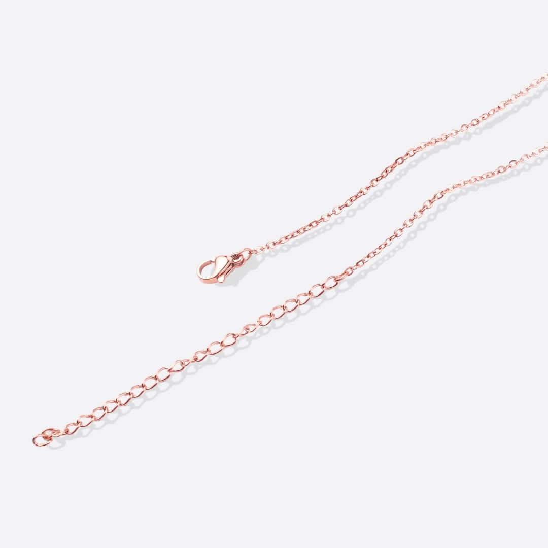 Collier avec initiale minuscule