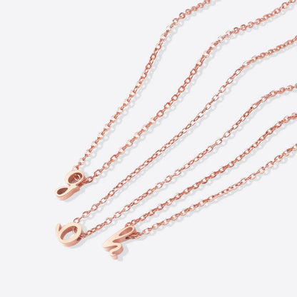 Collier avec initiale minuscule