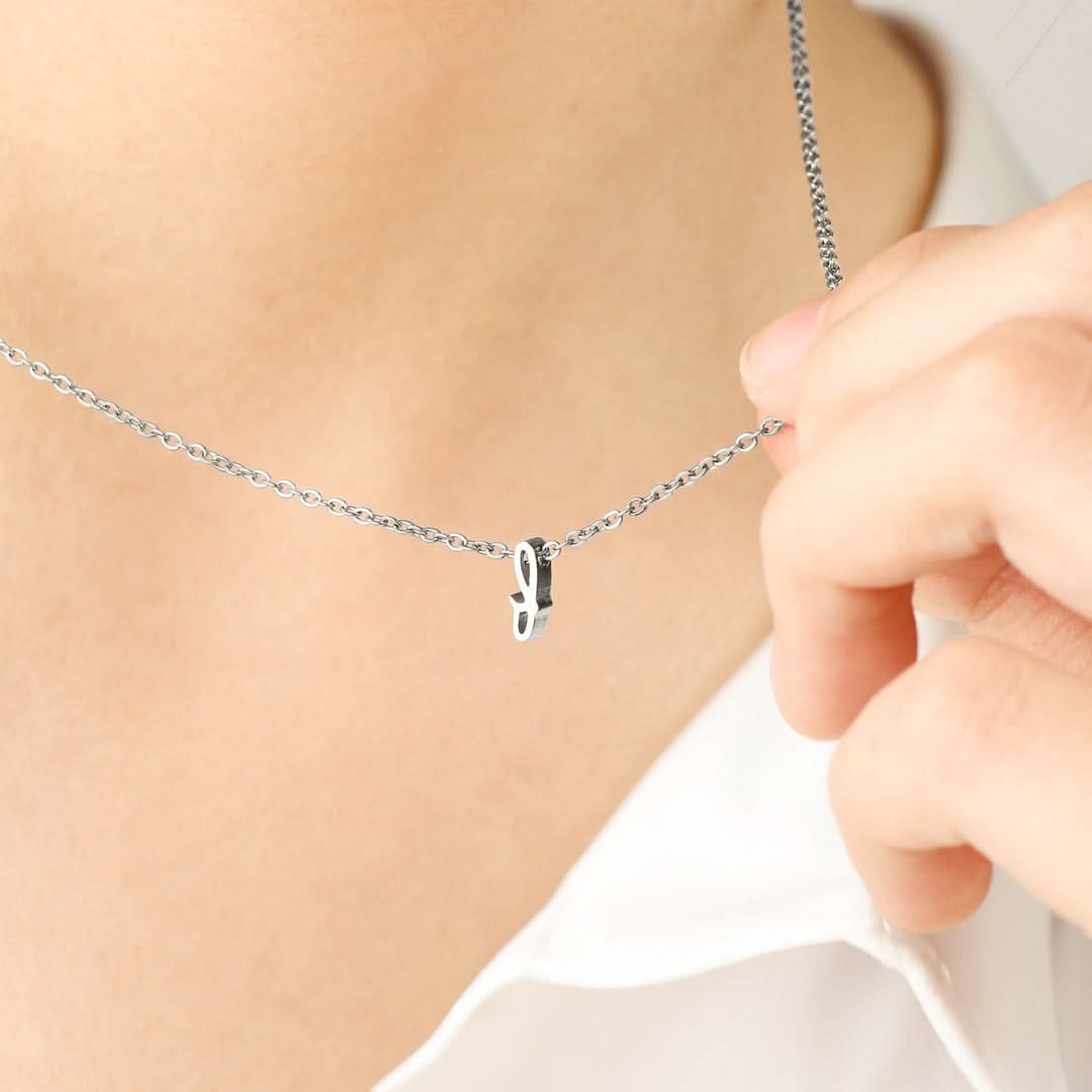 Collier avec initiale minuscule