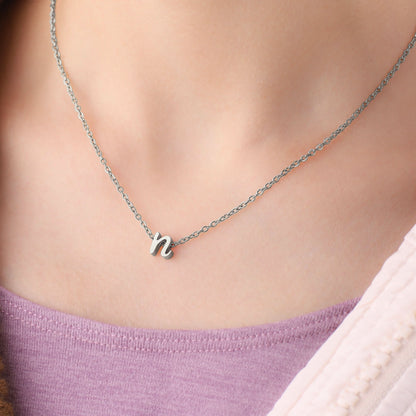 Collier avec initiale minuscule
