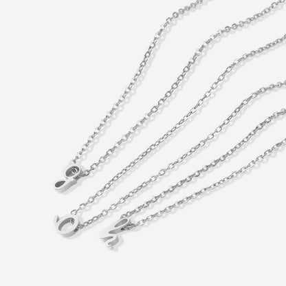 Collier avec initiale minuscule